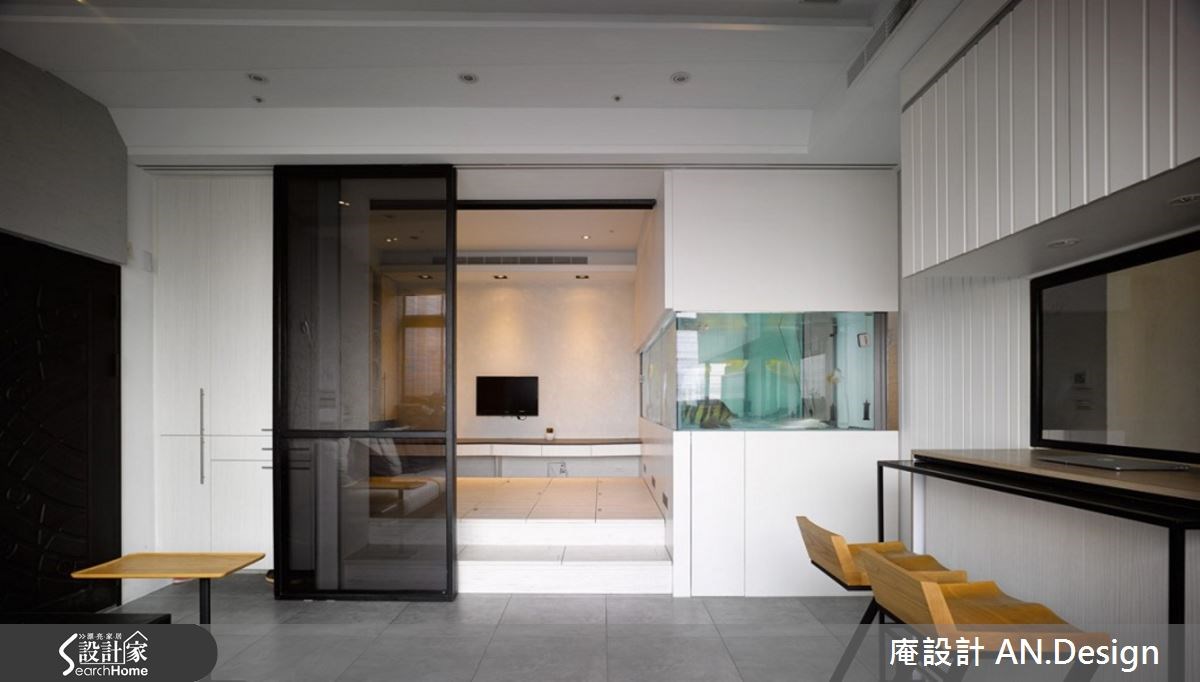 桃園南崁， 50 坪空間，居住者是不同國籍的頂客族夫妻